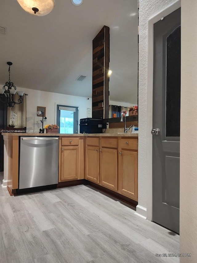 kitchen featuring an inviting chandelier, light wood-style flooring, visible vents, dishwasher, and a sink