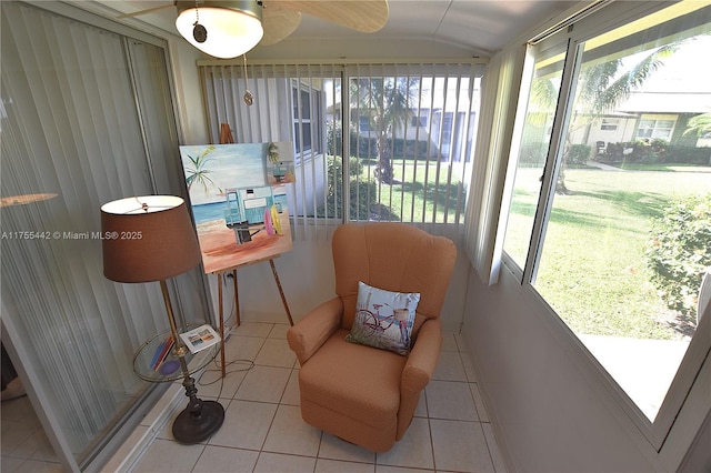 sunroom with lofted ceiling