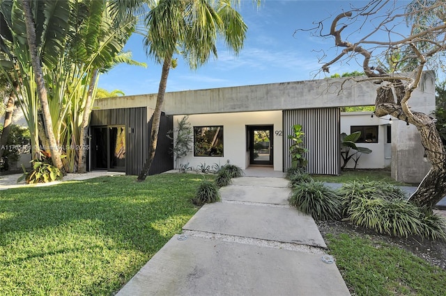 view of front of property with a front lawn and stucco siding