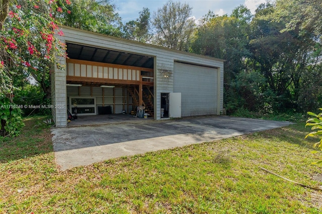 view of detached garage