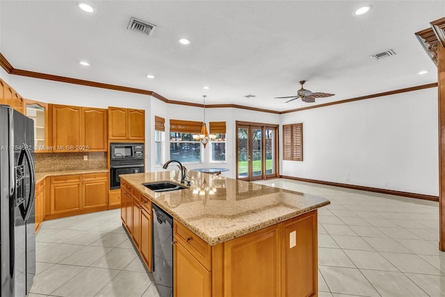 kitchen featuring an island with sink, crown molding, black appliances, a sink, and light tile patterned flooring