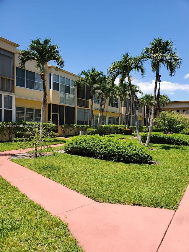 view of home's community featuring a yard