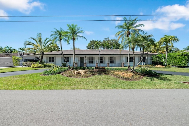 ranch-style house with aphalt driveway and a front yard