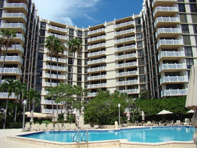 1121 Crandon Blvd Unit D404, Key Biscayne, FL 33149 - view of pool