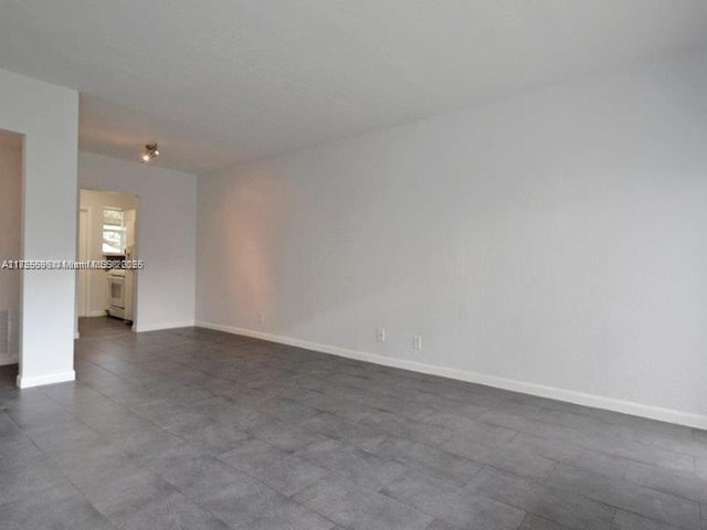 spare room with visible vents and baseboards