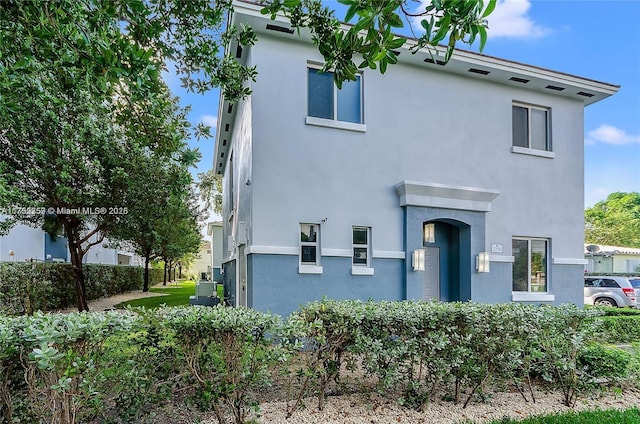 view of front of home featuring stucco siding