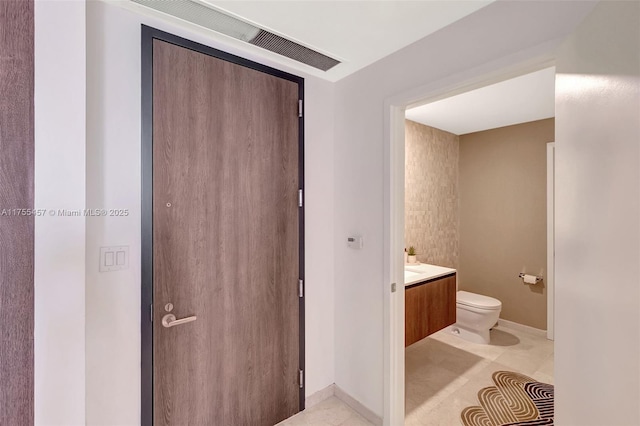 88 SW 7th St Unit 3003, Miami, FL 33130 - bathroom with baseboards, toilet, tile patterned flooring, and vanity