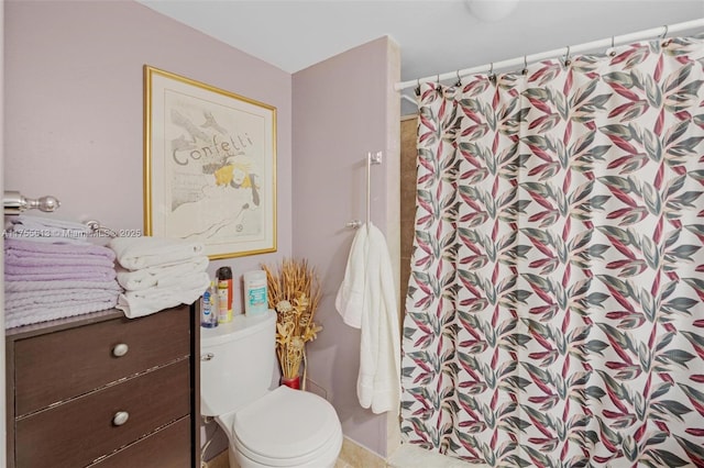 bathroom featuring a shower with curtain, toilet, and vanity