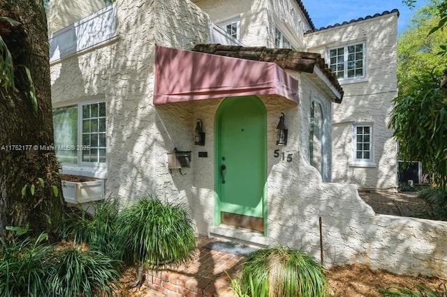 property entrance with stucco siding