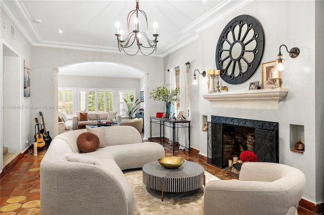 living room featuring arched walkways, ornamental molding, a fireplace, and baseboards