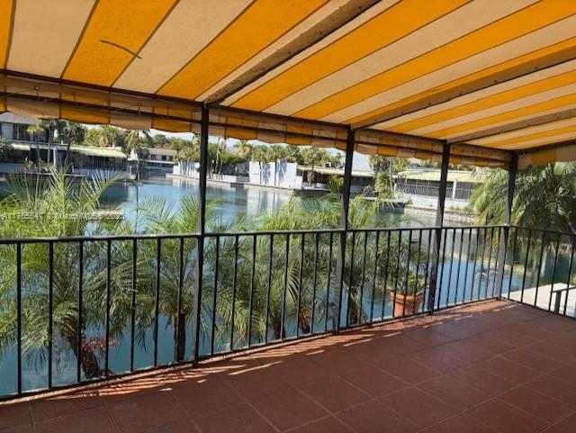16408 Bridge End Rd, Miami Lakes, FL 33014 - balcony featuring a water view