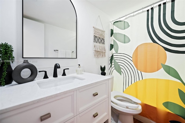 bathroom featuring a shower with curtain, vanity, and toilet