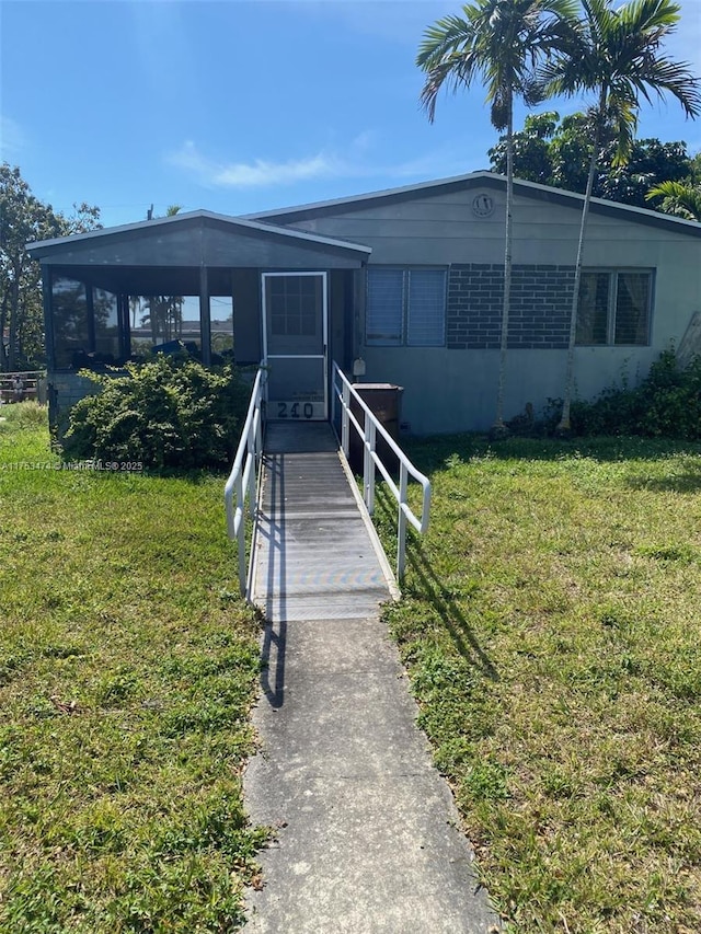 manufactured / mobile home with a front lawn