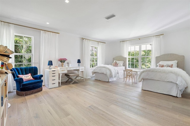 bedroom featuring light wood finished floors, visible vents, and recessed lighting