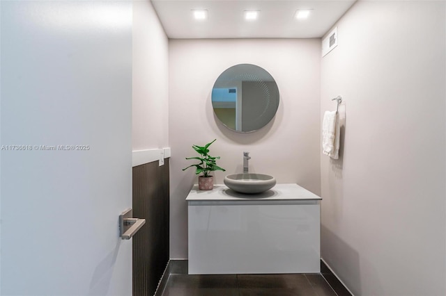 bathroom with visible vents and vanity