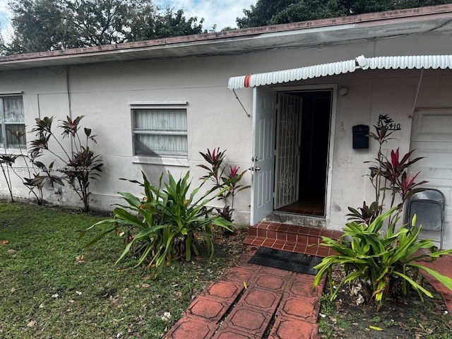 entrance to property with stucco siding