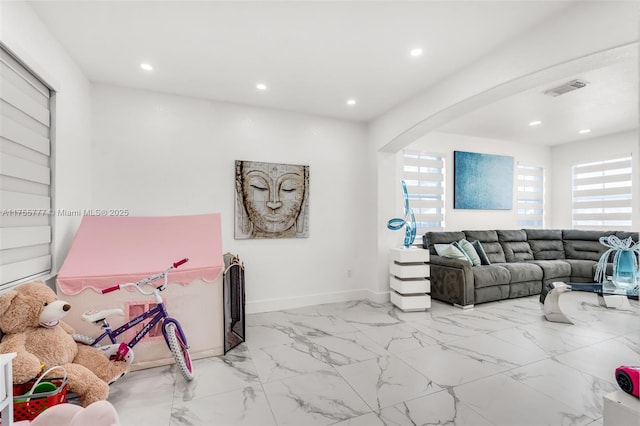 living room featuring baseboards, visible vents, arched walkways, marble finish floor, and recessed lighting