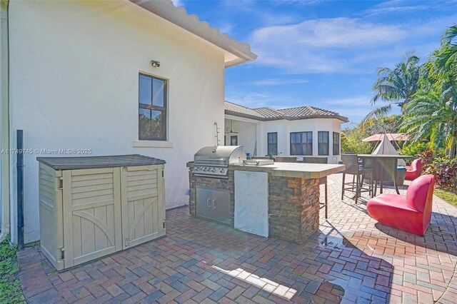 4455 Parkside Rd, Davie, FL 33328 - view of patio / terrace featuring an outdoor kitchen