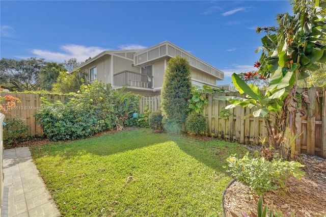 view of yard featuring fence