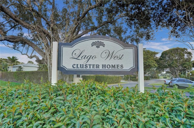 view of community / neighborhood sign