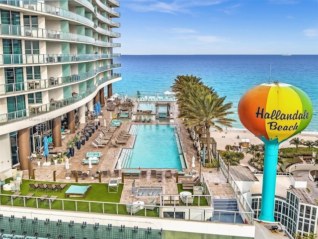 view of pool featuring a water view