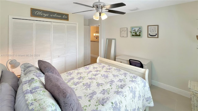 bedroom with visible vents, a closet, a ceiling fan, and baseboards