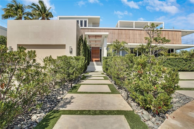 view of front facade featuring a garage and stucco siding