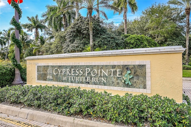 view of community / neighborhood sign