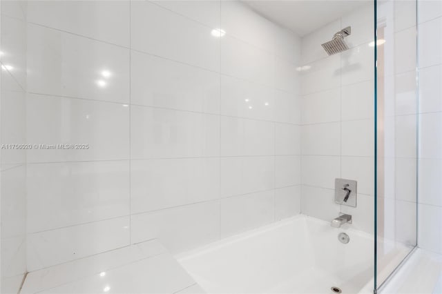 bathroom featuring shower / tub combination