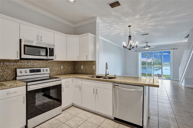 kitchen with visible vents, decorative backsplash, appliances with stainless steel finishes, a sink, and a peninsula