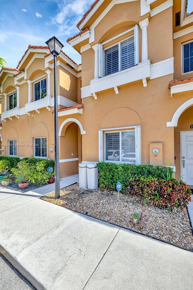 view of front of property featuring a tile roof and stucco siding