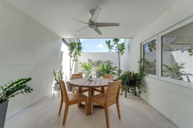 sunroom featuring ceiling fan