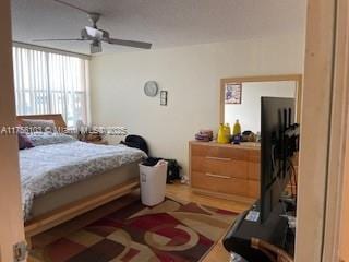 bedroom featuring ceiling fan