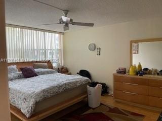 bedroom featuring a ceiling fan