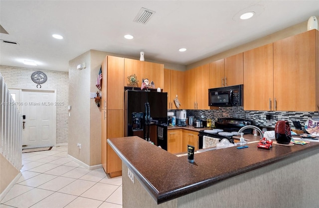 kitchen with light tile patterned floors, tasteful backsplash, visible vents, a peninsula, and black appliances