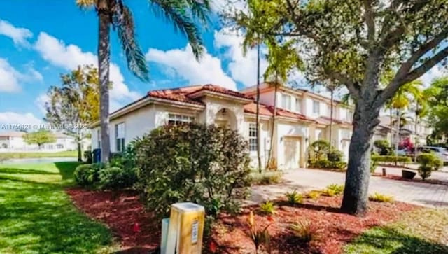 view of front of home featuring concrete driveway and a front yard