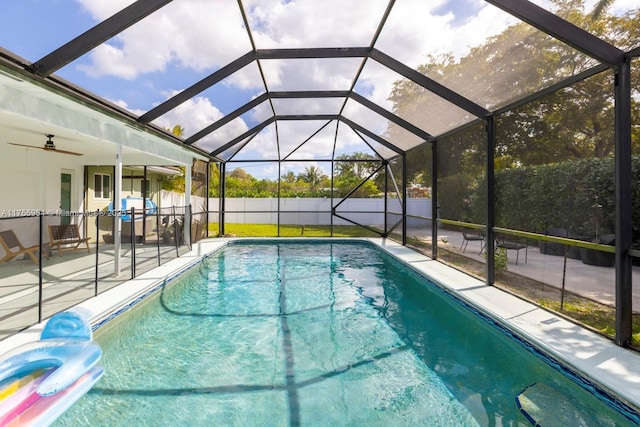 view of pool featuring a lanai, fence, a ceiling fan, a fenced in pool, and a patio area