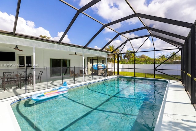 view of pool featuring a fenced in pool, a patio, a ceiling fan, outdoor dining space, and a lanai