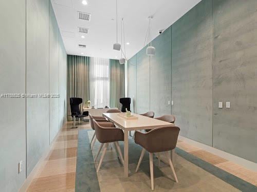 dining area with visible vents and recessed lighting