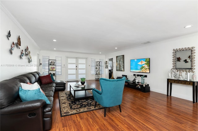 living room with baseboards, visible vents, ornamental molding, wood finished floors, and recessed lighting