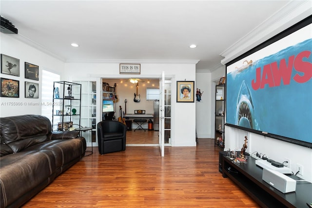 living area with crown molding, baseboards, wood finished floors, and recessed lighting