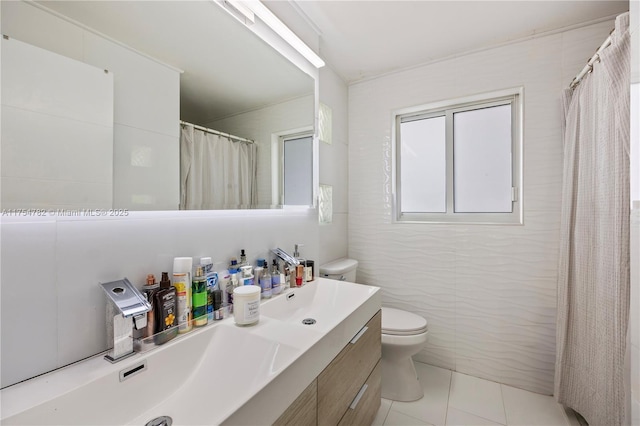 2413 Sugarloaf Ln, Fort Lauderdale, FL 33312 - full bath featuring a shower with curtain, tile walls, vanity, tile patterned floors, and toilet