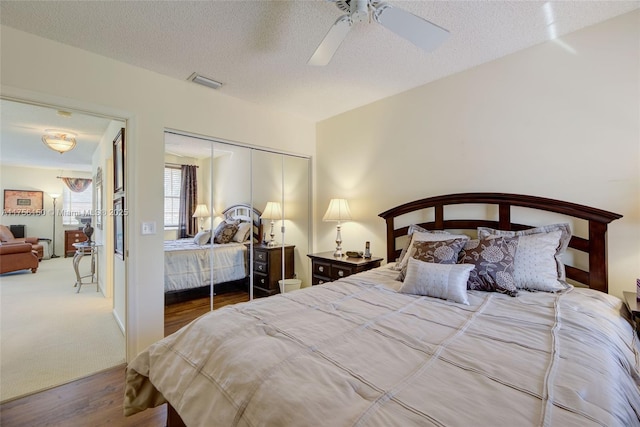 7800 NW 29th St, Margate, FL 33063 - bedroom with a closet, wood finished floors, a textured ceiling, visible vents, and ceiling fan