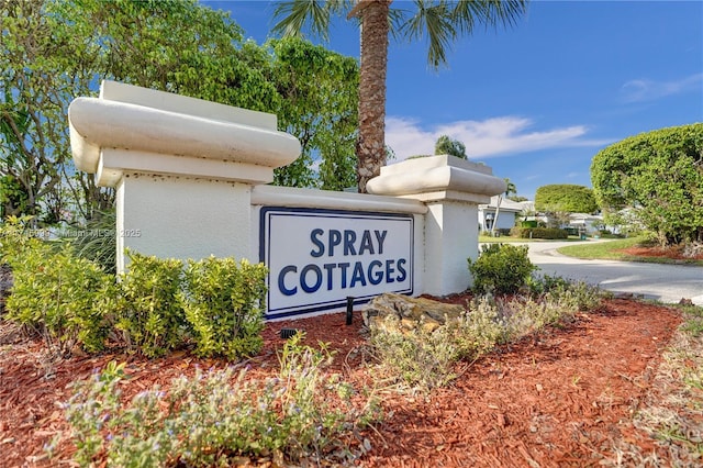 view of community / neighborhood sign