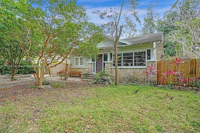 Listing photo 3 for 740 NE 121st St, Biscayne Park FL 33161