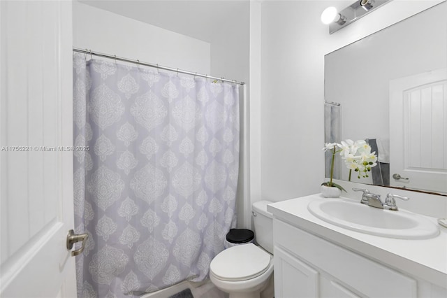 bathroom with a shower with shower curtain, vanity, and toilet