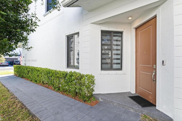 view of exterior entry with stucco siding