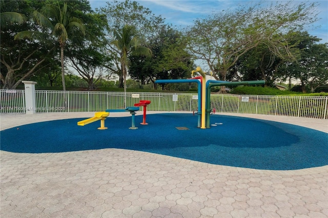 4471 Foxtail Ln, Weston, FL 33331 - surrounding community with fence