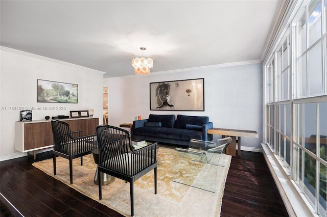 living room featuring a chandelier, crown molding, baseboards, and hardwood / wood-style flooring