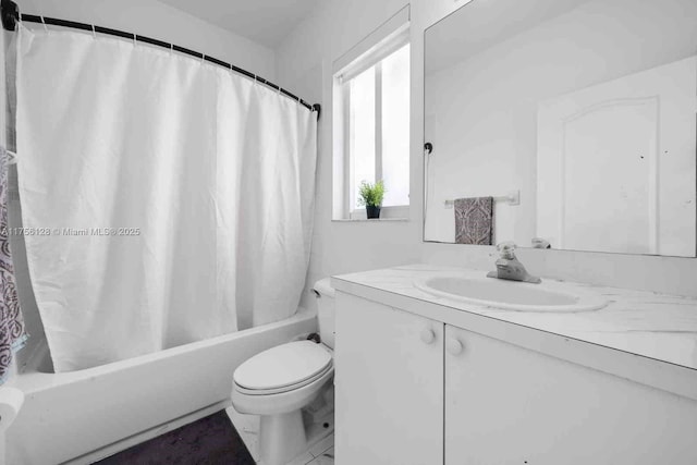 full bath with shower / tub combo, vanity, and toilet